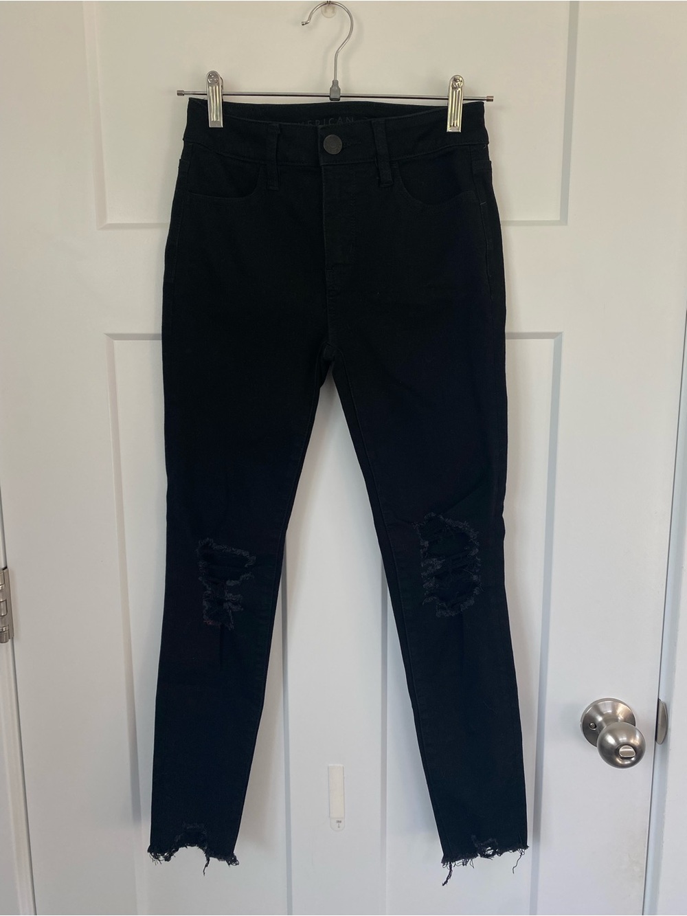NWOT American Eagle Outfitters Black Skinny Jeans with Distressed Knees